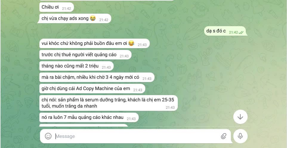 Dùng Ad Copy Machine: nói tên sản phẩm + đối tượng → ra ngay 7 mẫu quảng cáo. Trước mất 2 triệu/tháng thuê người, chờ 3–4 ngày mới có bài. Giờ có ngay, không cần chờ