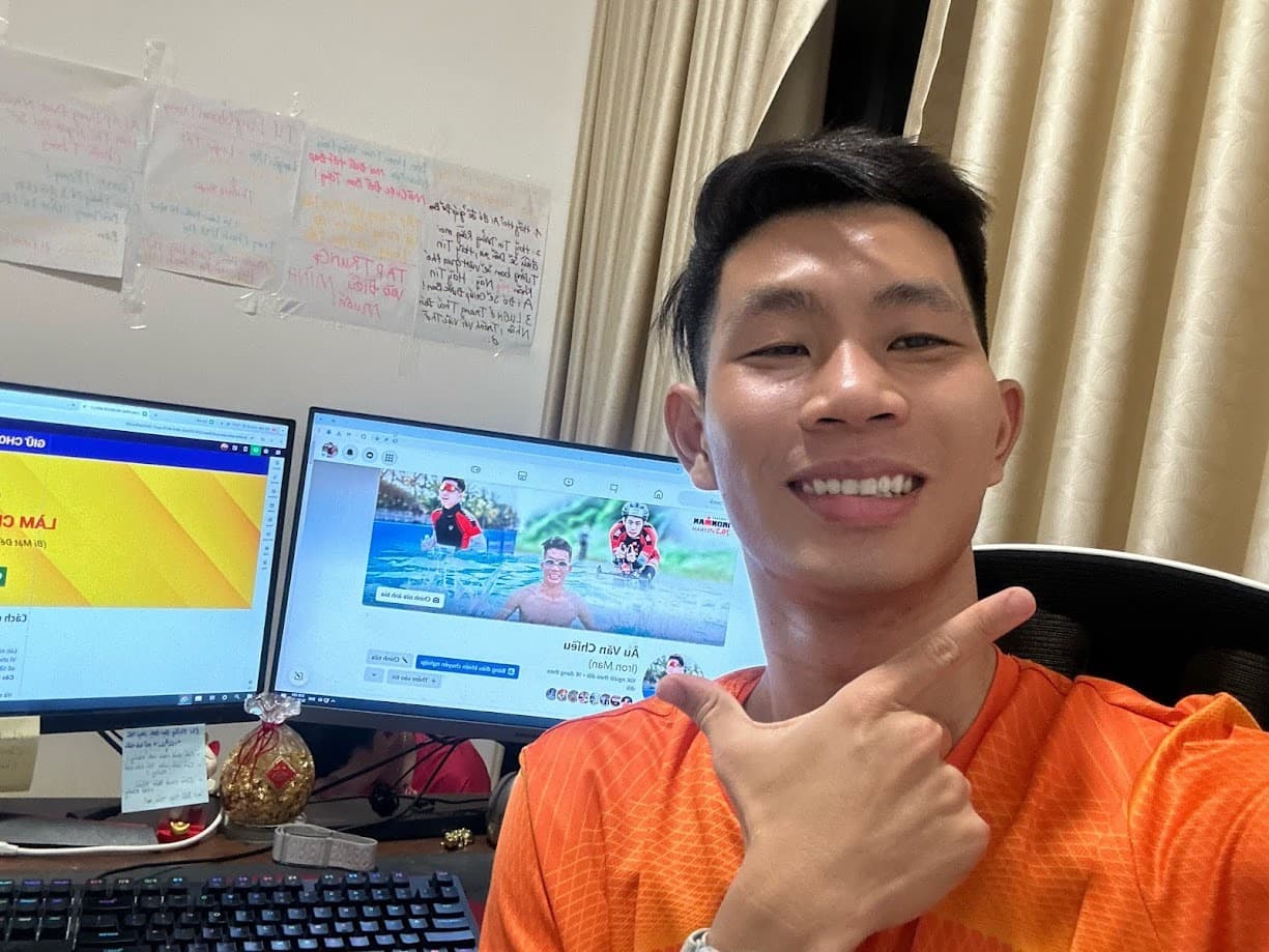 11:47 tối. Hơn 14 tiếng làm việc — màn hình vẫn sáng, tách cà phê đã nguội. Đó là lúc mình quyết định: phải có cách nào khác.